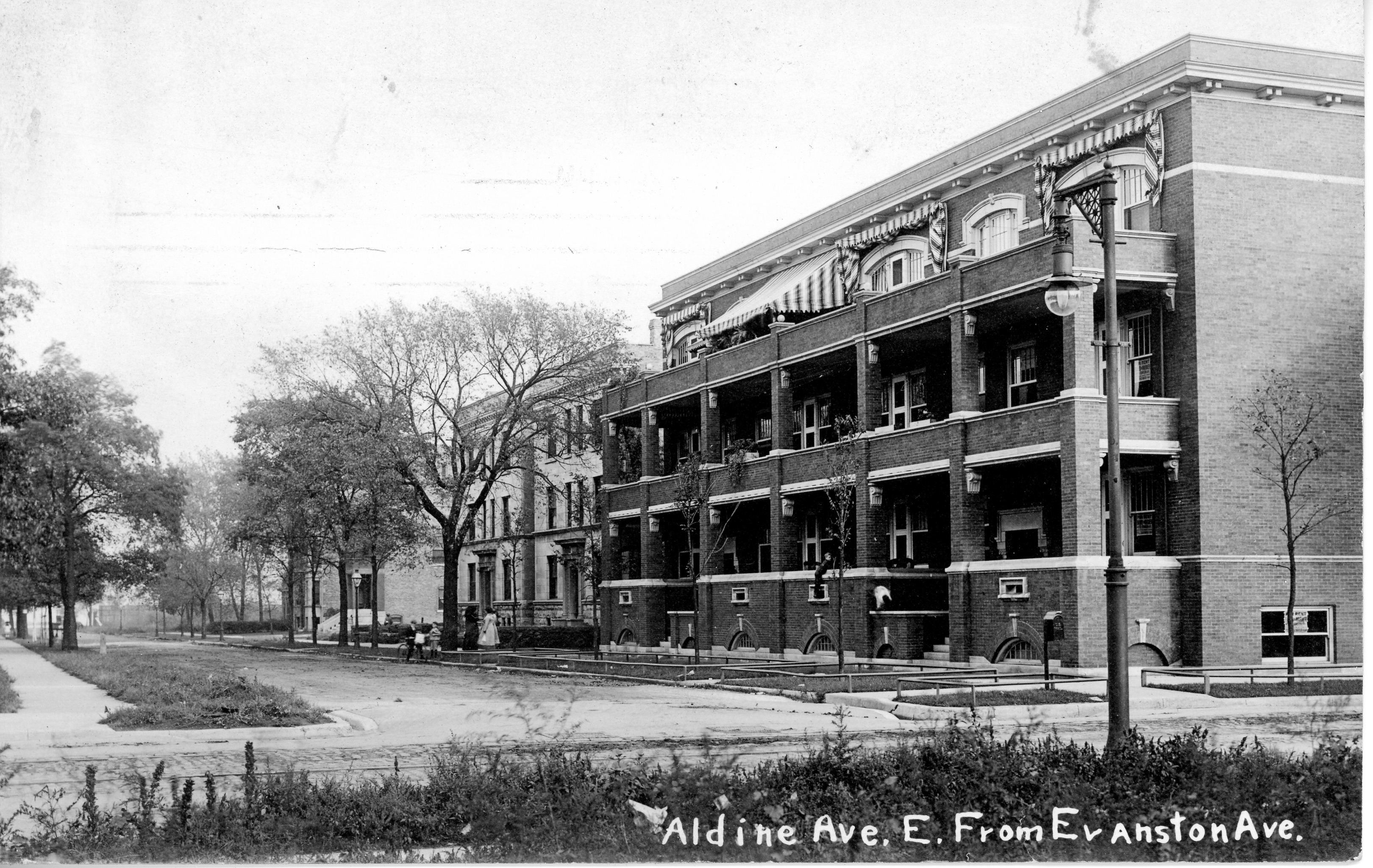 the 555 W Aldine Condominium Association Logo